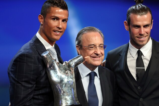 Real Madrid's Portuguese forward Cristiano Ronaldo (L) holds  his trophy of Best Men's player in Europe as he poses with Real Madrid President Florentino Perez (C) and Real Madrid's Welsh forward Gareth Bale at the end of the UEFA Champions League Group stage draw ceremony, on August 25, 2016 in Monaco. / AFP / VALERY HACHE        (Photo credit should read VALERY HACHE/AFP/Getty Images)