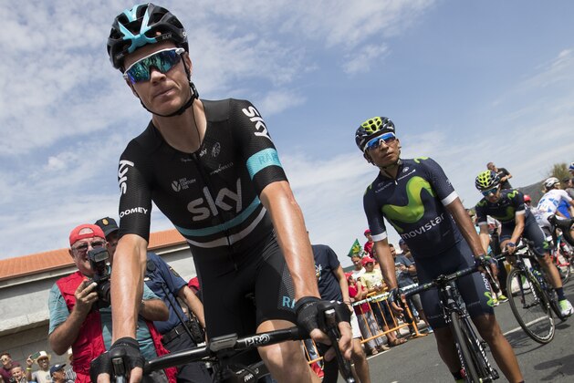 Sky's British cyclist Chris Froome (L) and Movistar's Colombian cyclist Nairo Quintana during the signature ceremony prior to the 7th stage of the 71st edition of 'La Vuelta' Tour of Spain, a 158,5 km route between Maceda to Puebla de Sanabria on August 26, 2016. / AFP / JAIME REINA        (Photo credit should read JAIME REINA/AFP/Getty Images)