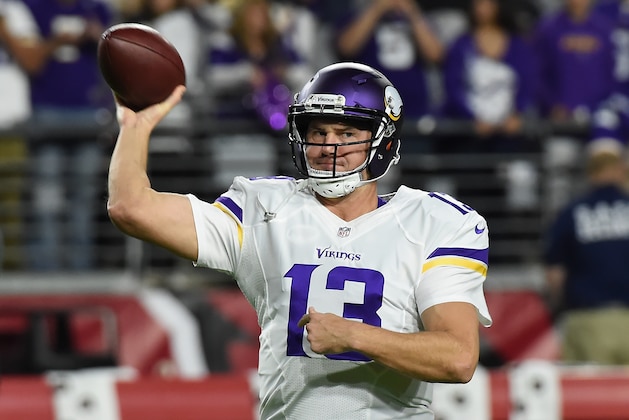 GLENDALE, AZ - DECEMBER 10:  Shaun Hill #13 of the Minnesota Vikings warms up on the field prior to the NFL game against the Arizona Cardinals at University of Phoenix Stadium on December 10, 2015 in Glendale, Arizona.  (Photo by Norm Hall/Getty Images)