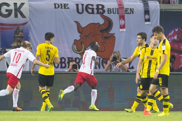 Leipzig´s Guinean midfielder Naby Deco Keita (C) celbrates after scoring the first goal during German first division Bundesliga football match between RB Leipzig and BVB Borrusia Dortmund in Leipzig, eastern Germany on September 10, 2016.    / AFP / ROBERT MICHAEL        (Photo credit should read ROBERT MICHAEL/AFP/Getty Images)