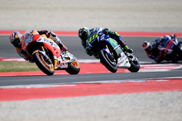 (LtoR) Repsol Honda Team's Spanish rider Dani Pedrosa leads ahead of Movistar Yamaha MotoGP's Italian rider Valentino Rossi and Movistar Yamaha MotoGP's Spanish rider Jorge Lorenzo during the San Marino Moto GP Grand Prix race at the Marco Simoncelli Circuit in Misano, on September 11, 2016. / AFP / GABRIEL BOUYS        (Photo credit should read GABRIEL BOUYS/AFP/Getty Images)