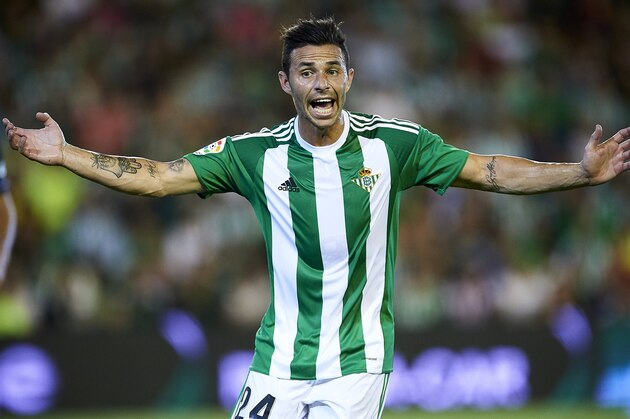 SEVILLE, SPAIN - AUGUST 26:  Ruben Castro of Real Betis Balompie reacts during the match between Real Betis Balompie v RC Deportivo La Coruna as part of La Liga at Estadio Ramon Sanchez Pizjuan on August 26, 2016 in Seville, Spain.  (Photo by Aitor Alcalde Colomer/Getty Images)