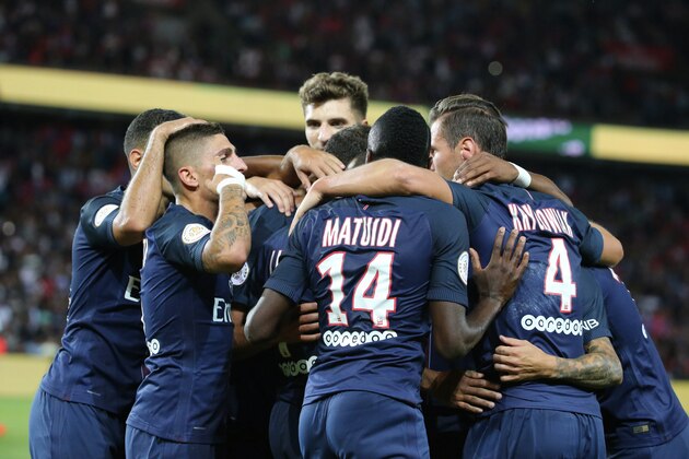 PARIS, FRANCE - SEPTEMBER 09:  Lucas Moura of Paris Saint-Germain celebrate his goal with teammattes during the French Ligue 1 match between Paris Saint-Germain and AS Saint-Etienne at Parc des Princes on September 9, 2016 in Paris, France.  (Photo by Xavier Laine/Getty Images)