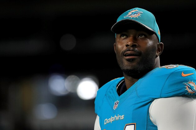 MIAMI GARDENS, FL - SEPTEMBER 01:  Mario Williams #94 of the Miami Dolphins looks on during a preseason game against the Tennessee Titans at Hard Rock Stadium on September 1, 2016 in Miami Gardens, Florida.  (Photo by Mike Ehrmann/Getty Images)