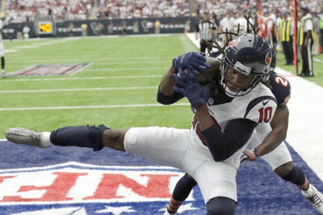 Houston Texans wide receiver DeAndre Hopkins (10) makes a catch of a touchdown in front of Chicago Bears cornerback Tracy Porter (21) during the first half of an NFL football game Sunday, Sept. 11, 2016, in Houston. (AP Photo/David J. Phillip)