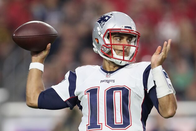 GLENDALE, AZ - SEPTEMBER 11:  Quarterback Jimmy Garoppolo #10 of the New England Patriots throws a pass during the first quarter of the NFL game against the Arizona Cardinals at the University of Phoenix Stadium on September 11, 2016 in Glendale, Arizona.  (Photo by Christian Petersen/Getty Images)