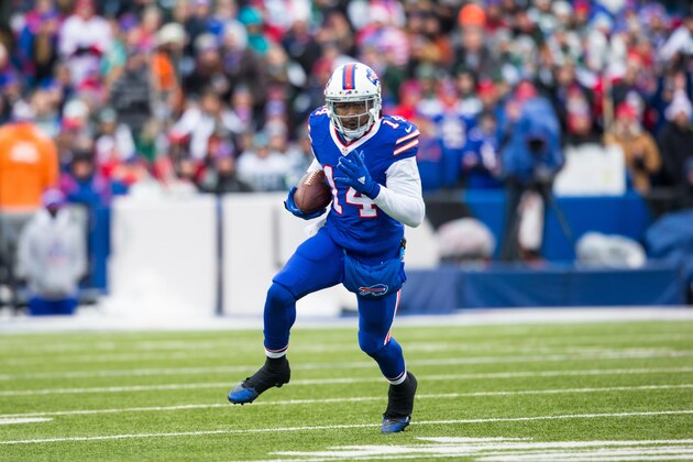 ORCHARD PARK, NY - JANUARY 03:  Sammy Watkins #14 of the Buffalo Bills runs with the ball during the game against the New York Jets on January 3, 2016 at Ralph Wilson Stadium in Orchard Park, New York.  Buffalo Bills defeat New York Jets 22-17.  (Photo by Brett Carlsen/Getty Images)