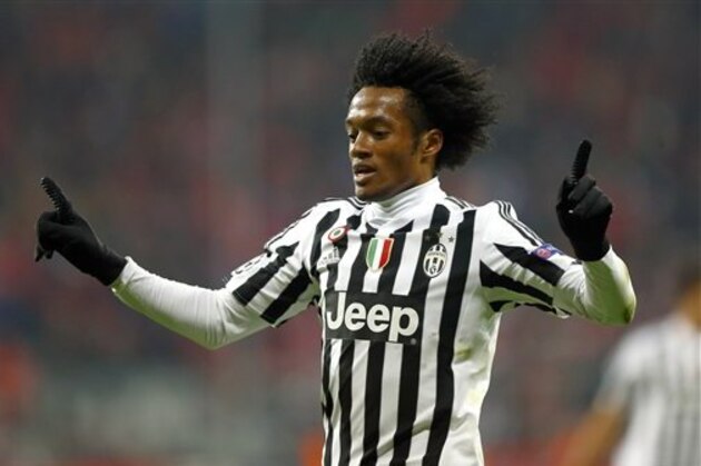 Juventus' Juan Cuadrado celebrates after scoring his side's 2nd goal during the Champions League round of 16 second leg soccer match between FC Bayern Munich and Juventus Turin in Munich, southern Germany, Wednesday, March 16, 2016. (AP Photo/Matthias Schrader)
