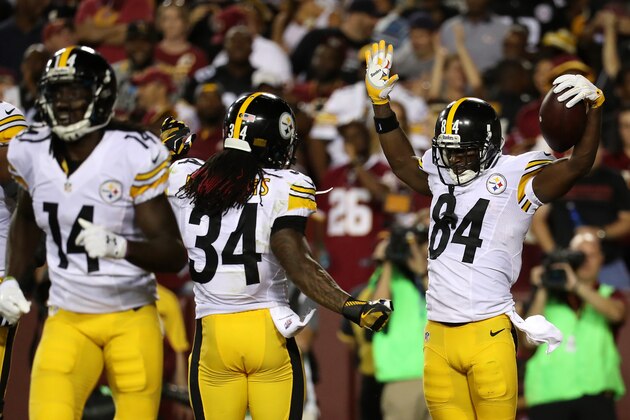 LANDOVER, MD - SEPTEMBER 12: Wide receiver Antonio Brown #84 of the Pittsburgh Steelers celebrates with teammate running back DeAngelo Williams #34 after scoring a second-quarter touchdown against the Washington Redskins at FedExField on September 12, 2016 in Landover, Maryland. (Photo by Rob Carr/Getty Images)