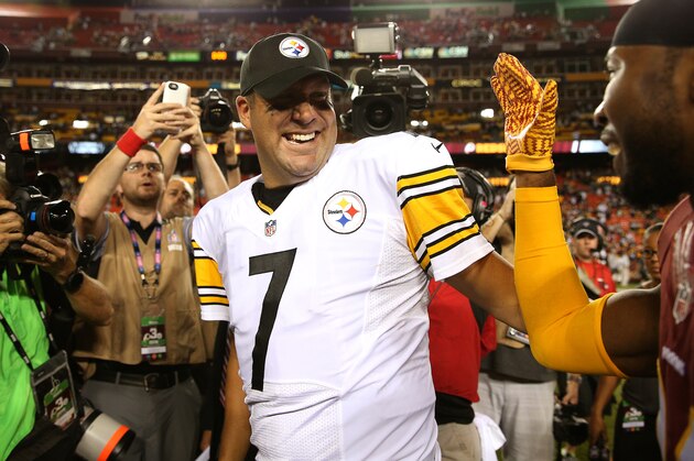 LANDOVER, MD - SEPTEMBER 12: Quarterback Ben Roethlisberger #7 of the Pittsburgh Steelers meets with defensive back Josh Norman #24 of the Washington Redskins after the Pittsburgh Steelers defeated the Washington Redskins 38-16 at FedExField on September 12, 2016 in Landover, Maryland. (Photo by Patrick Smith/Getty Images) LANDOVER, MD - SEPTEMBER 12: Quarterback Ben Roethlisberger #7 of the Pittsburgh Steelers meets with defensive back Josh Norman #24 of the Washington Redskins after the Pittsburgh Steelers defeated the Washington Redskins 38-16 at FedExField on September 12, 2016 in Landover, Maryland. (Photo by Patrick Smith/Getty Images)