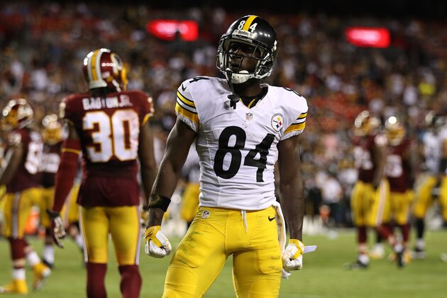 LANDOVER, MD - SEPTEMBER 12: Wide receiver Antonio Brown #84 of the Pittsburgh Steelers acknowledges the crowd after completing a first down against the Washington Redskins in the fourth quarter at FedExField on September 12, 2016 in Landover, Maryland. (Photo by Patrick Smith/Getty Images)
