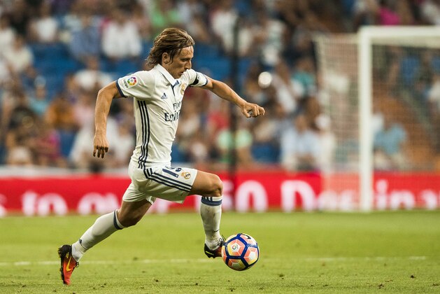 MADRID - AUGUST 27: Luka Modric of Real Madrid in action during their La Liga match at the Santiago Bernabeu Stadium between Real Madrid and RC Celta de Vigo on 27 August 2016 in Madrid, Spain. (Photo by Power Sport Images/Getty Images)