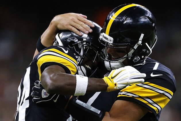 NEW ORLEANS, LA - AUGUST 26:  Ben Roethlisberger #7 of the Pittsburgh Steelers and Antonio Brown #84 celebrates a touchdown during the first half of a game at the Mercedes-Benz Superdome on August 26, 2016 in New Orleans, Louisiana.  (Photo by Jonathan Bachman/Getty Images)
