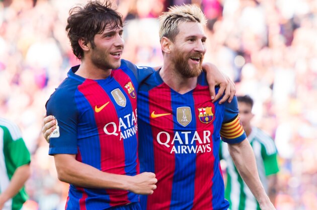 BARCELONA, SPAIN - AUGUST 20:  Lionel Messi (R) of FC Barcelona celebrates with his teammate Sergi Roberto (L) after scoring his team's second goal during the La Liga match between FC Barcelona and Real Betis Balompie at Camp Nou on August 20, 2016 in Barcelona, Spain.  (Photo by Alex Caparros/Getty Images)