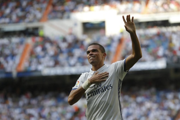 Real Madrid's Pepe celebrates after scoring a goal against Osasuna during the Spanish La Liga soccer match between Real Madrid and Osasuna at the Santiago Bernabeu stadium in Madrid, Saturday, Sept. 10, 2016. (AP Photo/Francisco Seco)