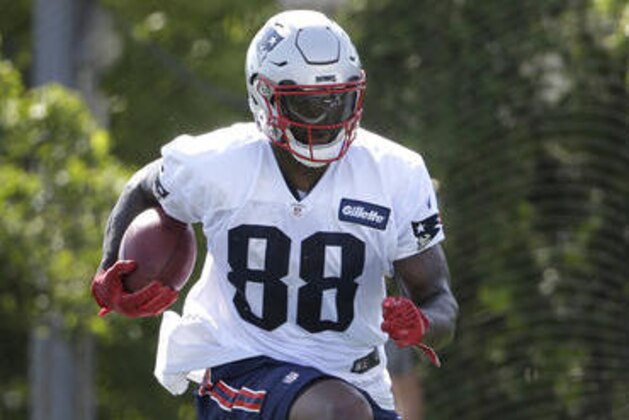New England Patriots tight end Martellus Bennett performs field drills during an NFL football training camp practice Thursday, July 28, 2016, in Foxborough, Mass. (AP Photo/Steven Senne)