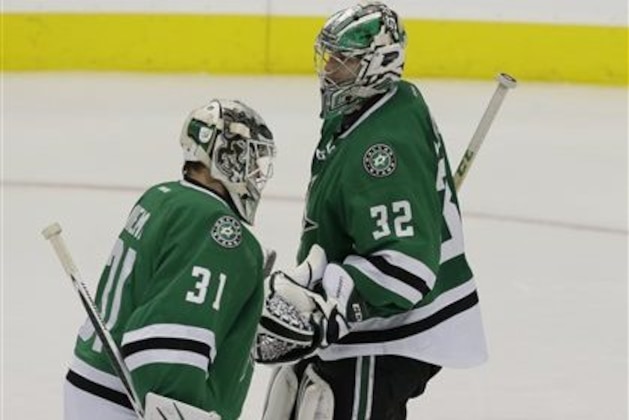 Dallas Stars goalie Antti Niemi (31) subs in for goalie Kari Lehtonen (32) during the third period of an NHL hockey game, Tuesday, Dec. 8, 2015, in Dallas. The Stars won 6-5. (AP Photo/LM Otero)