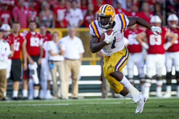 GREEN BAY, WI - SEPTEMBER 3:  Leonard Fournette #7 of the LSU Tigers runs with the ball in the fourth quarter against the Wisconsin Badgers at Lambeau Field on September 3, 2016 in Green Bay, Wisconsin. (Photo by Dylan Buell/Getty Images)