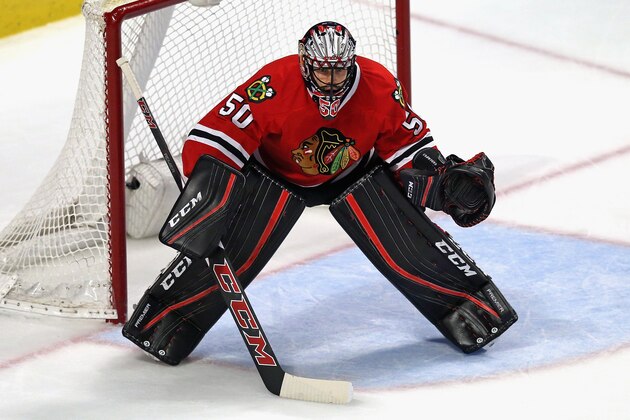 CHICAGO, IL - FEBRUARY 28: Corey Crawford #50 of the Chicago Blackhawks follows the action against the Washington Capitals at the United Center on February 28, 2016 in Chicago, Illinois. The Blackhawks defeated the Capitals 3-2. (Photo by Jonathan Daniel/Getty Images)