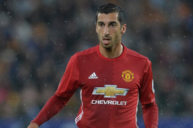 HULL, ENGLAND - AUGUST 27: Henrikh Mkhitaryan of Manchester United in action during the Premier League match between Manchester United FC and Hull City FC at KC Stadium on August 27, 2016 in Hull, England. (Photo by Mark Runnacles/Getty Images)