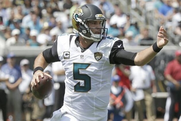 Jacksonville Jaguars quarterback Blake Bortles (5) looks for a receiver during the first half of an NFL football game against the Green Bay Packers in Jacksonville, Fla., Sunday, Sept. 11, 2016.(AP Photo/John Raoux)