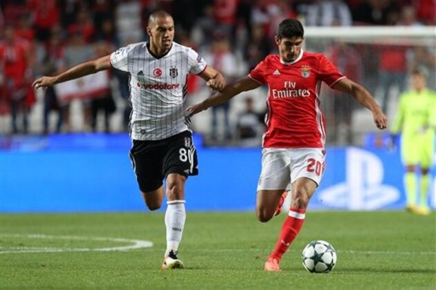 Besiktas' Gokhan Inler, left, tries to stop Benfica's Goncalo Guedes during the Champions League group B soccer match between Benfica and Besiktas at the Luz stadium in Lisbon, Tuesday, Sept. 13, 2016. (AP Photo/Armando Franca)