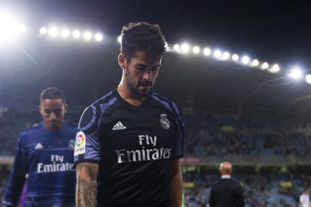 SAN SEBASTIAN, SPAIN - AUGUST 21:  Isco of Real Madrid reacts on after to the start the La Liga match between Real Sociedad de Futbol and Real Madrid at Estadio Anoeta on August 21, 2016 in San Sebastian, Spain.  (Photo by Juan Manuel Serrano Arce/Getty Images)