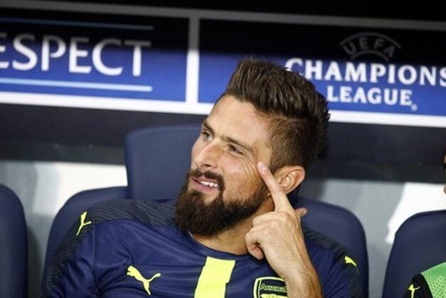 Arsenal's Olivier Giroud sits on the bench prior to the Champions League group A soccer match group between Paris Saint Germain and Arsenal at the Parc des Princes stadium in Paris, Tuesday, Sept. 13, 2016. (AP Photo/Francois Mori)