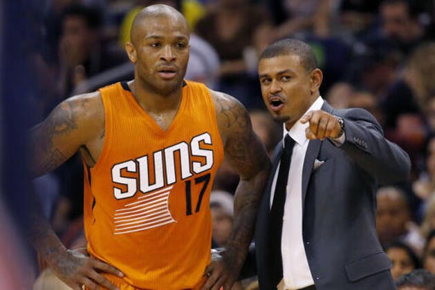 Phoenix Suns forward P.J. Tucker (17) talks with coach Earl Watson during the second half of the team's NBA basketball game against the Washington Wizards, Friday, April 1, 2016, in Phoenix. (AP Photo/Matt York)