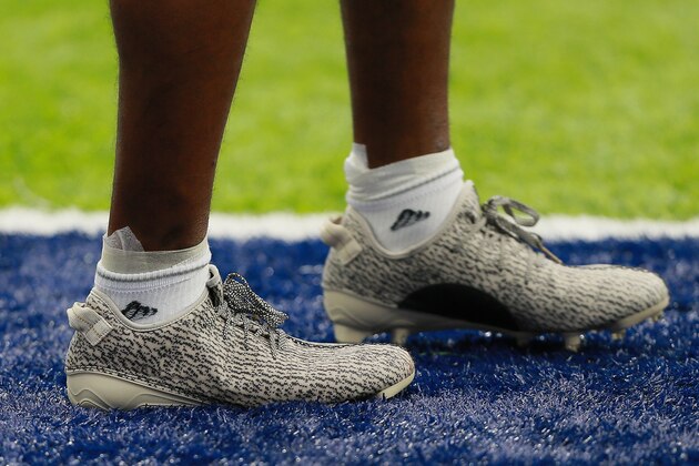 HOUSTON, TX - SEPTEMBER 11:  DeAndre Hopkins #10 of the Houston Texans warms up before playing the Chicago Bears at NRG Stadium on September 11, 2016 in Houston, Texas. Hopkins is wearing a special pair of Yeezy cleats by Kanye West.  (Photo by Bob Levey/Getty Images)