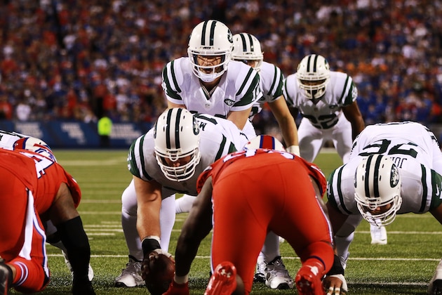 ORCHARD PARK, NY - SEPTEMBER 15: Ryan Fitzpatrick #14 of the New York Jets calls a running play to Matt Forte #22 of the New York Jets resulting in a touchdown against the Buffalo Bills during the first half at New Era Field on September 15, 2016 in Orchard Park, New York. (Photo by Michael Adamucci/Getty Images)