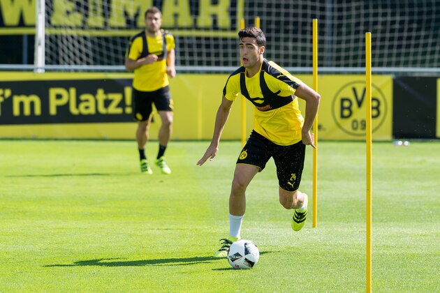 Bad Ragaz, Schweiz 04.08.2016, Trainingslager BV Borussia Dortmund, BVB,  Mikel Merino (BVB)  (Photo by TF-Images/Getty Images)