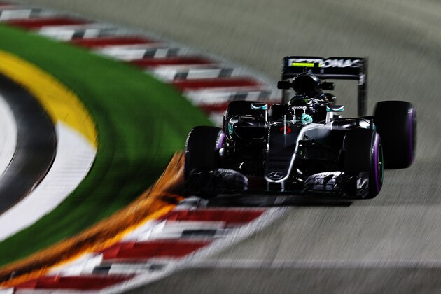 SINGAPORE - SEPTEMBER 16: Nico Rosberg of Germany driving the (6) Mercedes AMG Petronas F1 Team Mercedes F1 WO7 Mercedes PU106C Hybrid turbo on track during practice for the Formula One Grand Prix of Singapore at Marina Bay Street Circuit on September 16, 2016 in Singapore.  (Photo by Lars Baron/Getty Images)