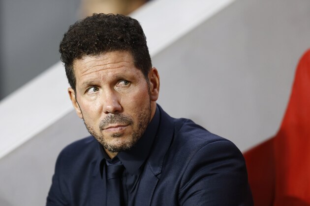Diego Simeone of Atletico Madrid during the UEFA Champions League group D match between PSV Eindhoven and Atletico Madrid on September 13, 2016 at the Philips stadium in Eindhoven, The Netherlands.(Photo by VI Images via Getty Images)