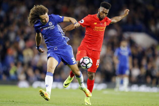 Chelsea's David Luiz, left, fights for the ball with Liverpool's Daniel Sturridge during the English Premier League soccer match between Chelsea and Liverpool at Stamford Bridge stadium in London, Friday, Sept. 16, 2016. (AP Photo/Frank Augstein)
