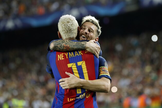 (L-R) Neymar of FC Barcelona, Lionel Messi of FC Barcelona during the UEFA Champions League group C match between FC Barcelona and Celtic on September 13, 2016 at the Camp Nou stadium in Barcelona, Spain.(Photo by VI Images via Getty Images)