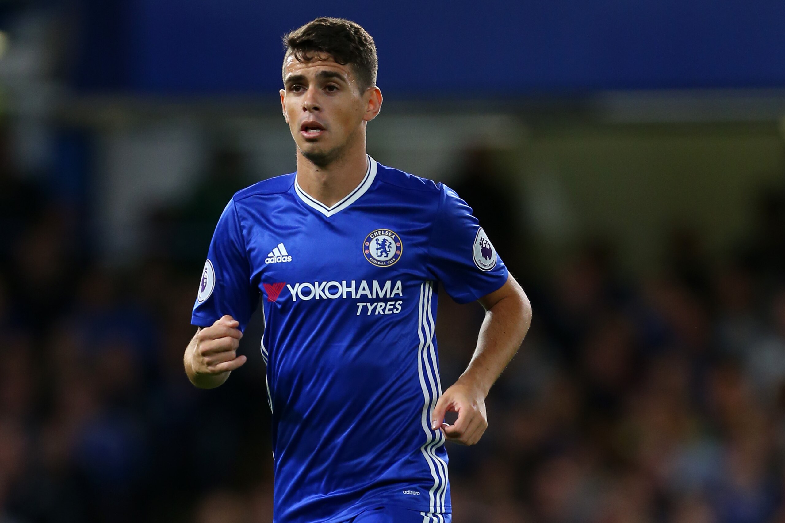 LONDON, ENGLAND - SEPTEMBER 16: Oscar of Chelsea during the Premier League match between Chelsea and Liverpool at Stamford Bridge on September 16, 2016 in London, England. (Photo by Catherine Ivill - AMA/Getty Images) LONDON, ENGLAND - SEPTEMBER 16: Oscar of Chelsea during the Premier League match between Chelsea and Liverpool at Stamford Bridge on September 16, 2016 in London, England. (Photo by Catherine Ivill - AMA/Getty Images)