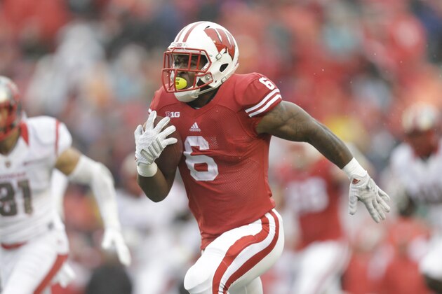 MADISON, WI - OCTOBER 31: Corey Clement #6 of the Wisconsin Badgers runs upfield with the football during the game against the Rutgers Scarlet Knights at Camp Randall Stadium on October 31, 2015 in Madison, Wisconsin. (Photo by Mike McGinnis/Getty Images)