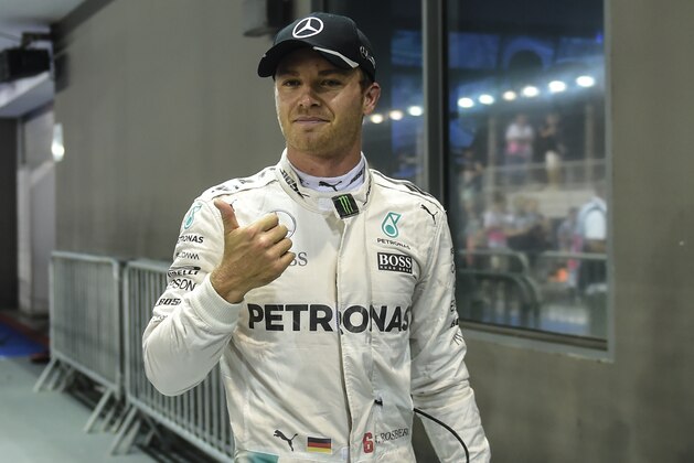 Mercedes AMG Petronas F1 Team's German driver Nico Rosberg gives a thumbs up as he celebrates taking pole position after the qualifying session for the Formula One Singapore Grand Prix in Singapore on September 17, 2016 / AFP / MOHD RASFAN        (Photo credit should read MOHD RASFAN/AFP/Getty Images)
