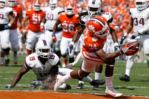 CLEMSON, SC - SEPTEMBER 17: Ray-Ray McCloud #34 of the Clemson Tigers carries the ball for a touchdown during the game against the SC State Bulldogs at Memorial Stadium on September 17, 2016 in Clemson, South Carolina. (Photo by Tyler Smith / Getty Images)