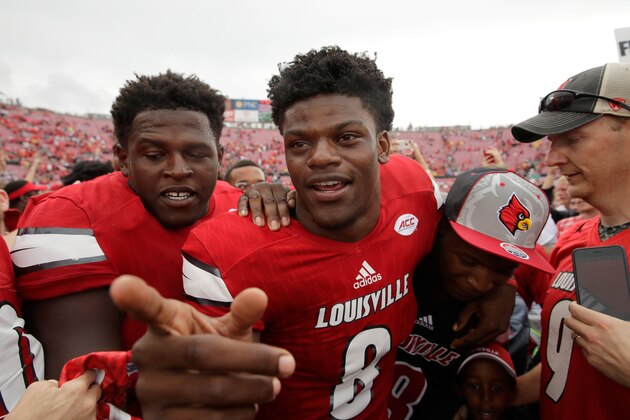 LOUISVILLE, KY - SEPTEMBER 17:  Lamar Jackson #8 of the Louisville Cardinals celebrates with teammates after the 63-20 win over the Florida State Seminoles  at Papa John's Cardinal Stadium on September 17, 2016 in Louisville, Kentucky.  (Photo by Andy Lyons/Getty Images)
