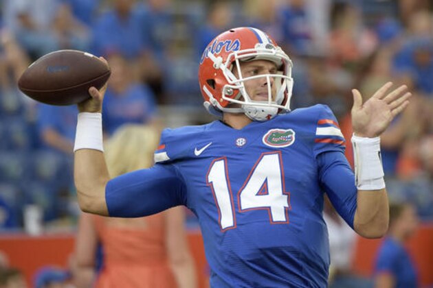 Florida quarterback Luke Del Rio warms up for an NCAA college football game against North Texas in Gainesville, Fla., Saturday, Sept. 17, 2016. (AP Photo/Phelan M. Ebenhack)