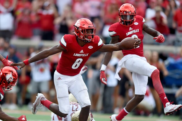 LOUISVILLE, KY - SEPTEMBER 17: Lamar Jackson #8 of the Louisville Cardinals runs for a touchdown during the game against the Florida State Seminoles at Papa John's Cardinal Stadium on September 17, 2016 in Louisville, Kentucky. (Photo by Bobby Ellis/Getty Images)