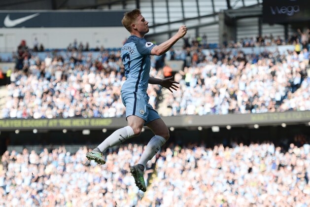 Manchester City's Belgian midfielder Kevin De Bruyne celebrates scoring the opening goal during the English Premier League football match between Manchester City and Bournemouth at the Etihad Stadium in Manchester, north west England, on September 17, 2016. / AFP / OLI SCARFF / RESTRICTED TO EDITORIAL USE. No use with unauthorized audio, video, data, fixture lists, club/league logos or 'live' services. Online in-match use limited to 75 images, no video emulation. No use in betting, games or single club/league/player publications.  /         (Photo credit should read OLI SCARFF/AFP/Getty Images)