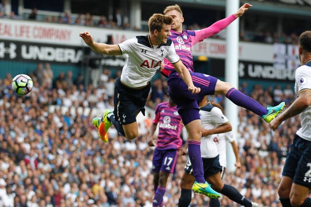 Tottenham Hotspur's English defender Eric Dier (L) vies with Sunderland's German defender Jan Kirchhoff during the English Premier League football match between Tottenham Hotspur and Sunderland at White Hart Lane in London, on September 18, 2016. / AFP / Ian KINGTON / RESTRICTED TO EDITORIAL USE. No use with unauthorized audio, video, data, fixture lists, club/league logos or 'live' services. Online in-match use limited to 75 images, no video emulation. No use in betting, games or single club/league/player publications.  /         (Photo credit should read IAN KINGTON/AFP/Getty Images)