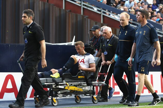 LONDON, ENGLAND - SEPTEMBER 18: Harry Kane of Tottenham Hotspur is stretched off during the Premier League match between Tottenham Hotspur and Sunderland at White Hart Lane on September 18, 2016 in London, England.  (Photo by Julian Finney/Getty Images)