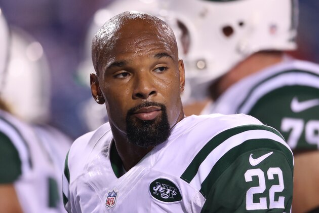 ORCHARD PARK, NY - SEPTEMBER 15: Matt Forte #22 of the New York Jets warms up before the start of NFL game action against the Buffalo Bills at New Era Field on September 15, 2016 in Orchard Park, New York. (Photo by Tom Szczerbowski/Getty Images)