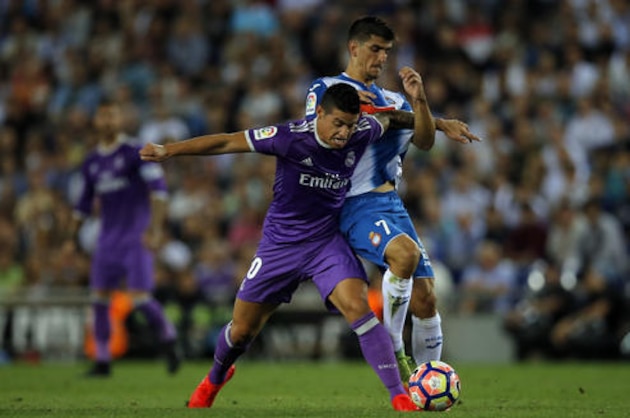 Real Madrid's James Rodriguez, left, struggles against Espanyol's Gerard Moreno during the Spanish La Liga soccer match between Espanyol and Real Madrid at RCDE stadium in Cornella Llobregat, Spain, Sunday, Sept. 18, 2016. (AP Photo/Manu Fernandez)