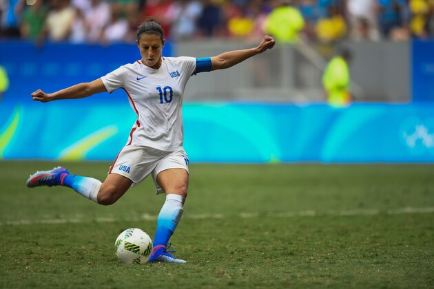 US' midfield Carli Lloyd kicks a penalty during the Rio 2016 Olympic Games Quarter-finals women's football match USA vs Sweden, at the Mane Garrincha Stadium in Brasilia on August 12, 2016. / AFP / EVARISTO SA        (Photo credit should read EVARISTO SA/AFP/Getty Images)
