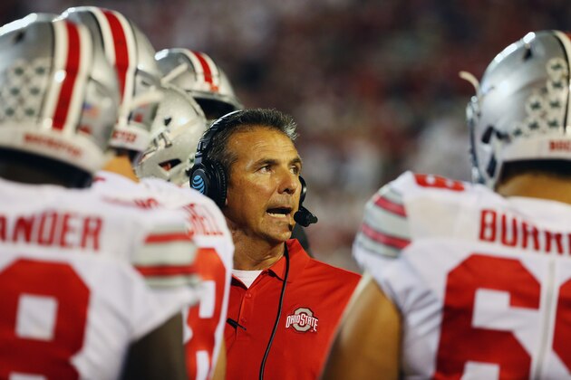 NORMAN, OK - SEPTEMBER 17:  Head coach Urban Meyer of the Ohio State Buckeyes chats with his players on the field in the second half of their game against the Oklahoma Sooners at Gaylord Family Oklahoma Memorial Stadium on September 17, 2016 in Norman, Oklahoma.  (Photo by Scott Halleran/Getty Images)